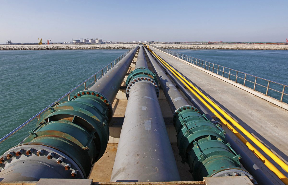 Liquid pipelines; Shutterstock ID 200564114; PO: IHS Inc. ; Job: Image Library; Client: Energy/IHS